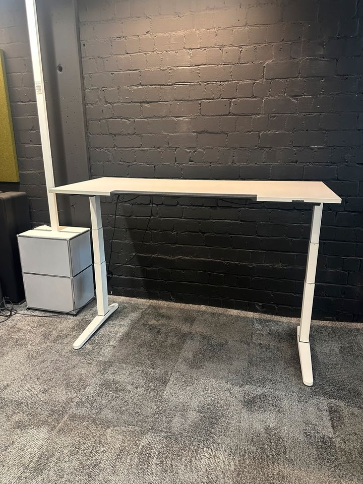 Ology E-Schreibtisch, 180×80 cm, Weiß