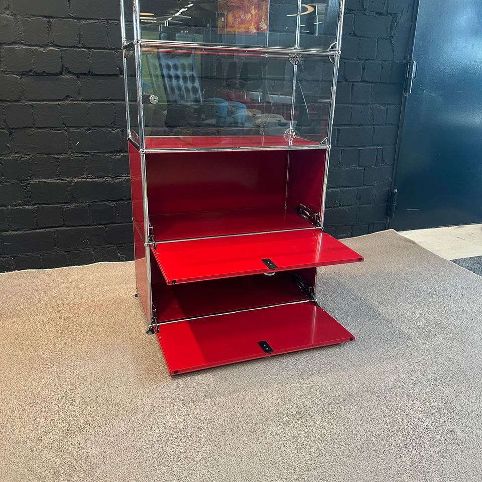 USM Haller Vitrine/Sideboard Rot mit Glasfächern
