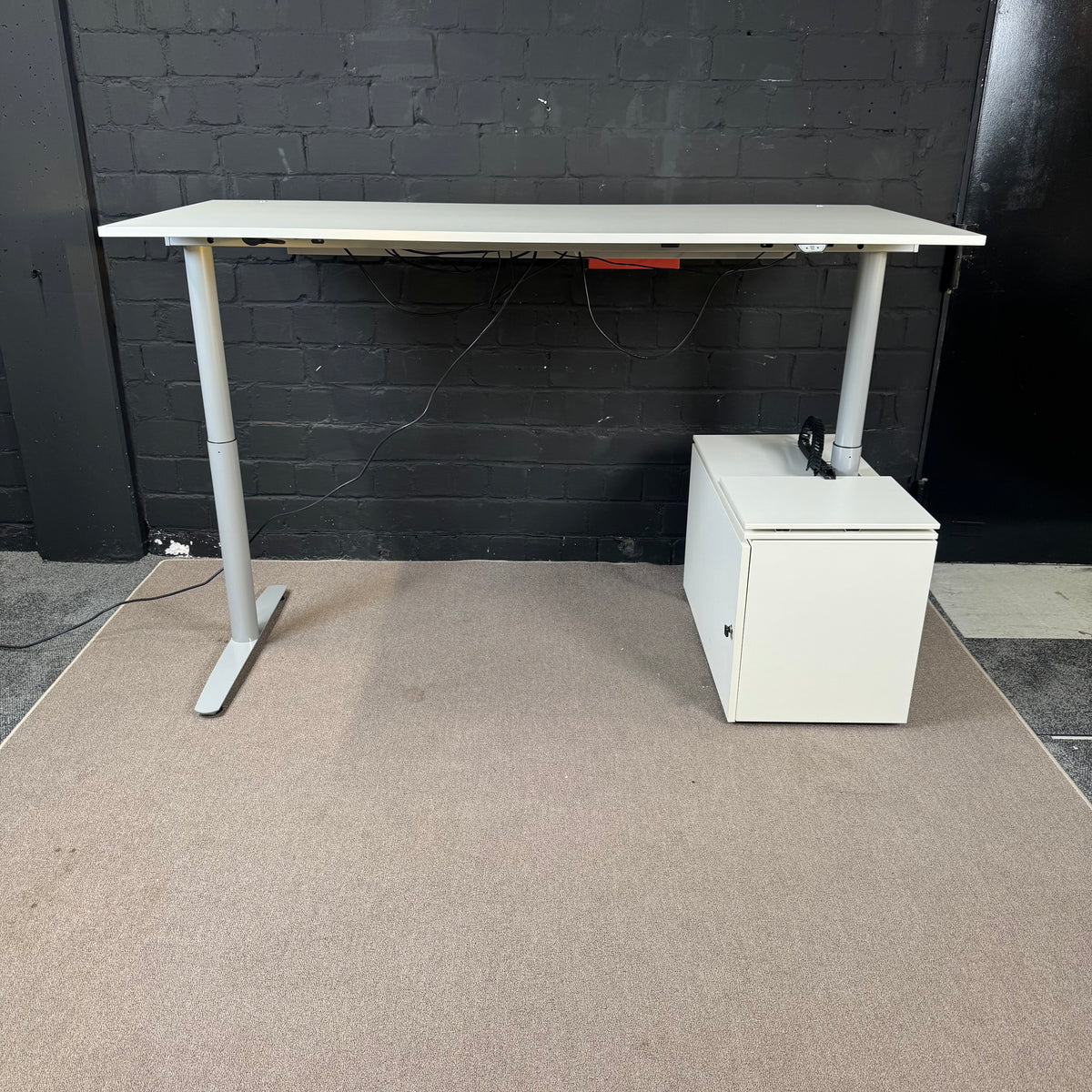 Elektrisch höhenverstellbarer Schreibtisch 180 × 80 cm – Weiß/Silber – 70–118 cm