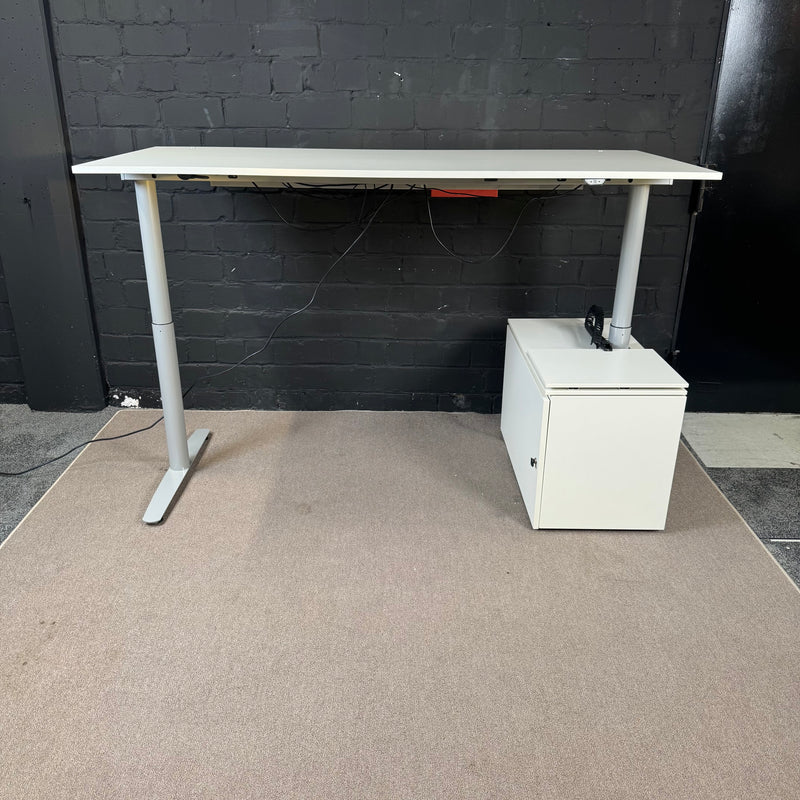 Elektrisch höhenverstellbarer Schreibtisch 180 × 80 cm – Weiß/Silber – 70–118 cm