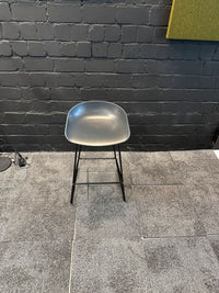 About A Stool AAS 38 Grau