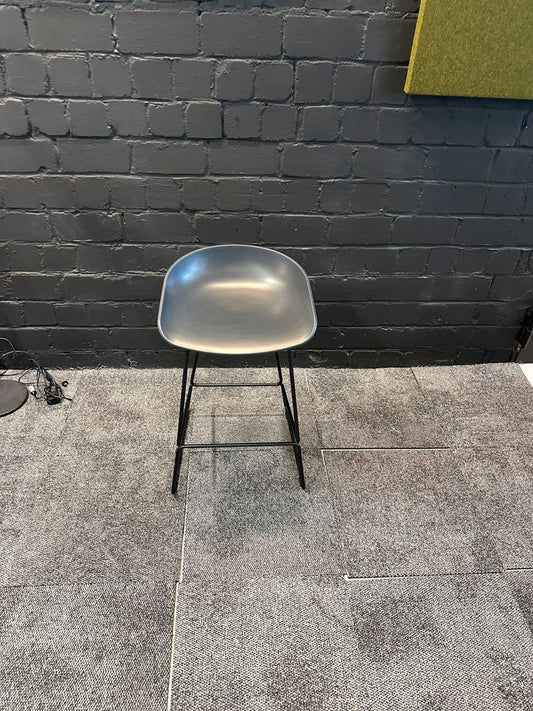 About A Stool AAS 38 Grau