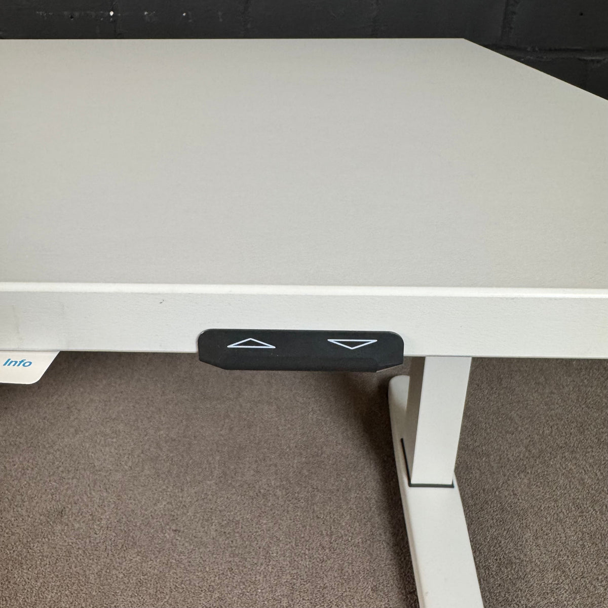 Steelcase Ology – Elektrisch höhenverstellbarer Schreibtisch | 120 × 80 cm | Weiß