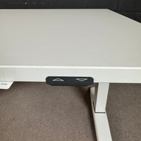 Steelcase Ology – Elektrisch höhenverstellbarer Schreibtisch | 120 × 80 cm | Weiß