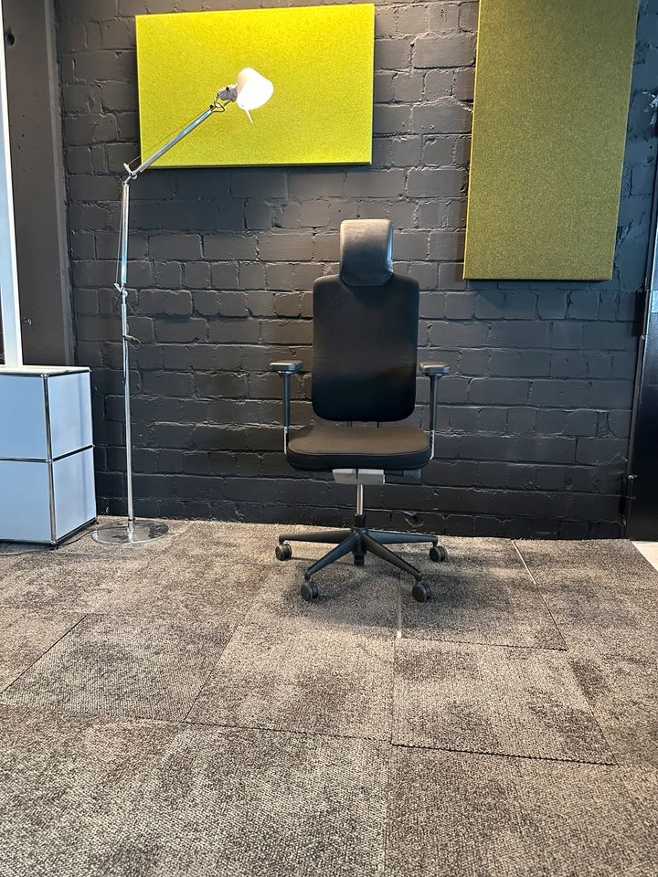 Headline Bürodrehstuhl mit Lederkopfstütze