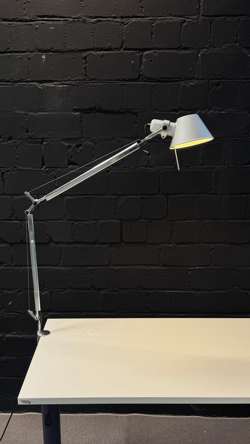 Artemide Tolomeo Tavolo LED- Schreibtischleuchte mit Tischklemme