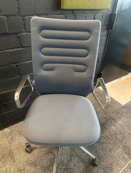 Vitra AC4 Bürodrehstuhl in Blau gebraucht - Ansicht 2