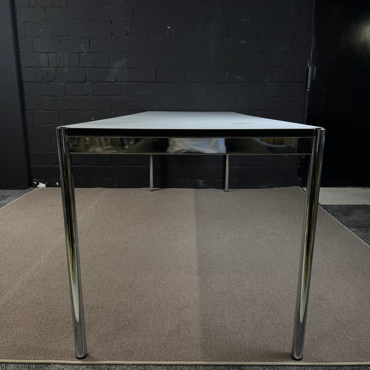 USM Haller Tisch – Designklassiker Schreibtisch / Konferenztisch (225 x75 x 75 cm)