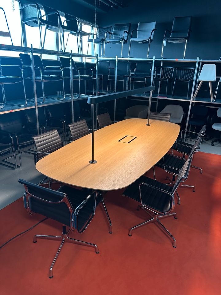 Konferenztisch, 300×130 cm, mit Kabeldurchführung