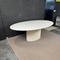 Arco Konferenztisch oval – 210 × 128 cm – Weiß – Design Besprechungstisch