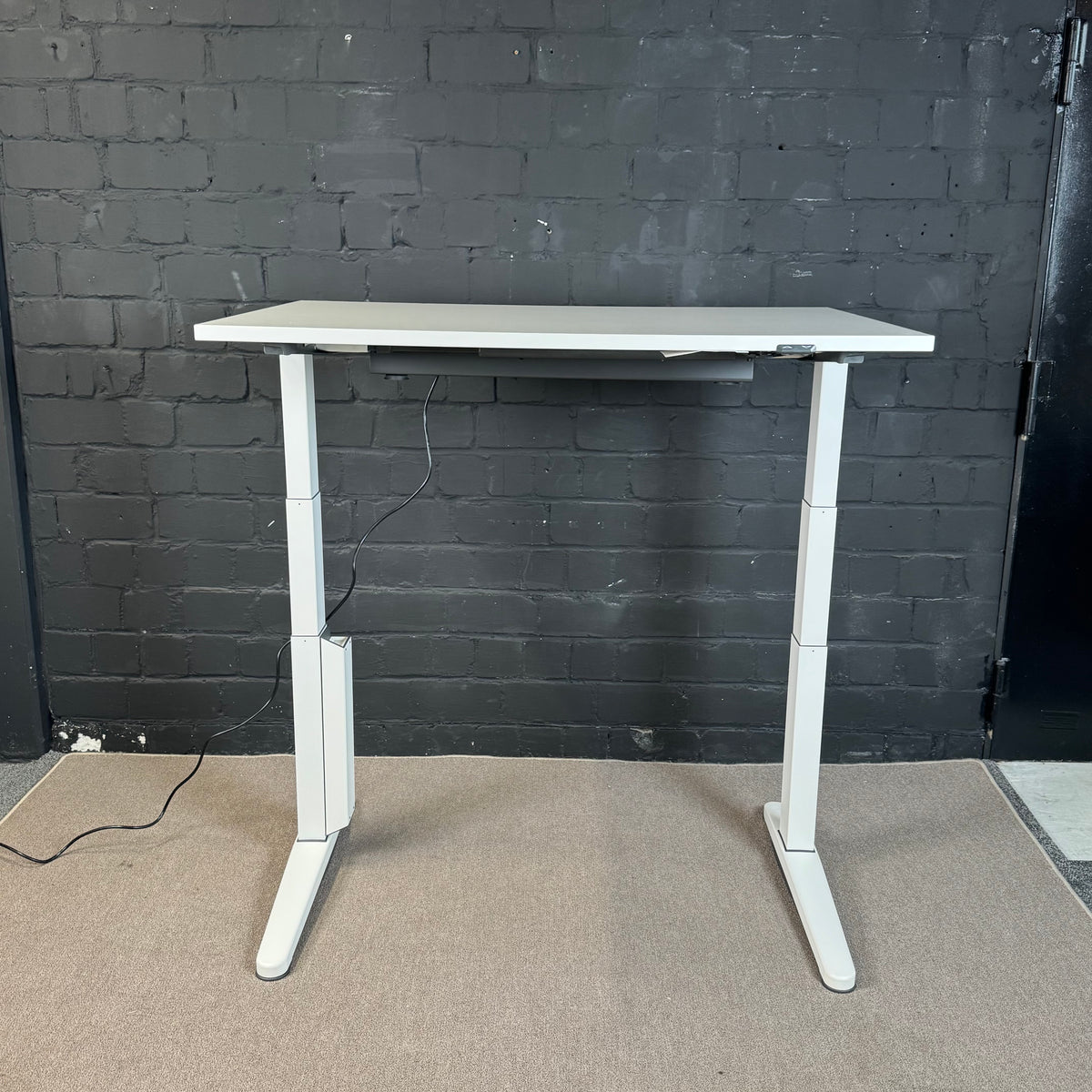 Steelcase Ology – Elektrisch höhenverstellbarer Schreibtisch | 120 × 80 cm | Weiß