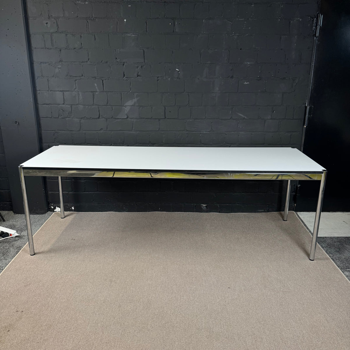 USM Haller Tisch – Designklassiker Schreibtisch / Konferenztisch (225 x75 x 75 cm)