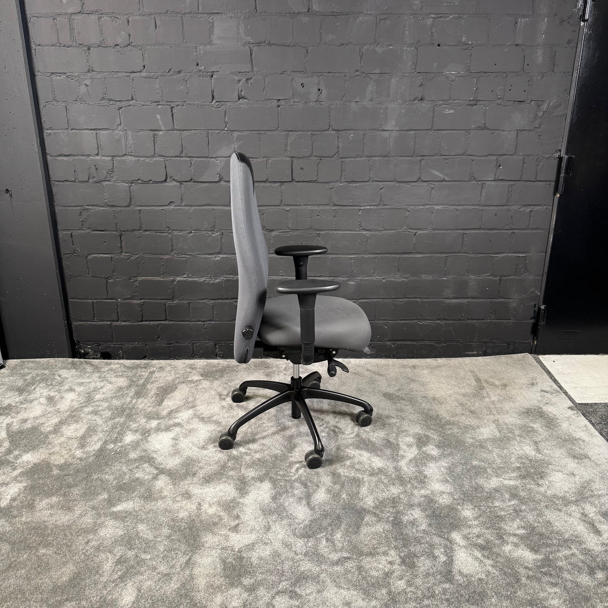 LÖFFLER Ergonomischer Bürodrehstuhl – Grau – Höhenverstellbar – Mit Armlehnen
