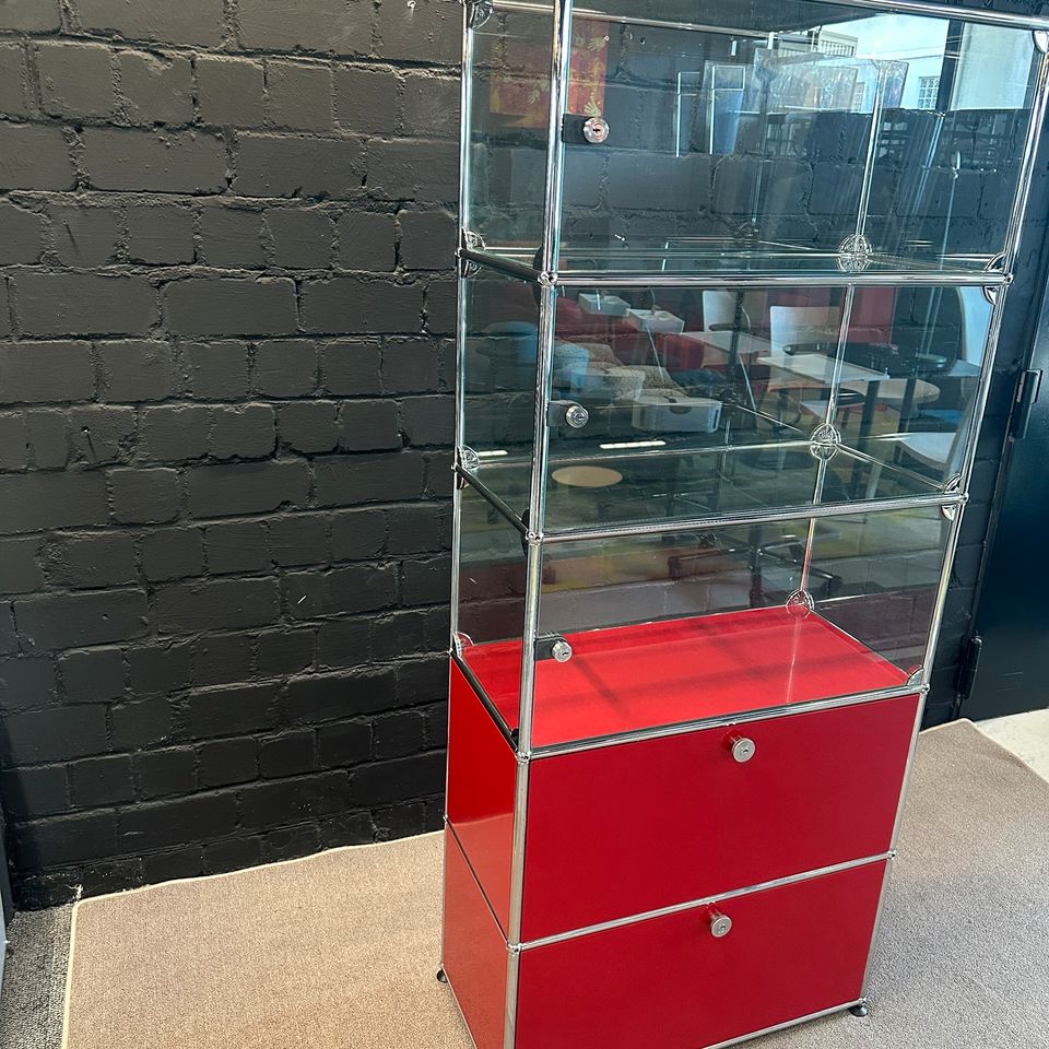 USM Haller Vitrine/Sideboard Rot mit Glasfächern