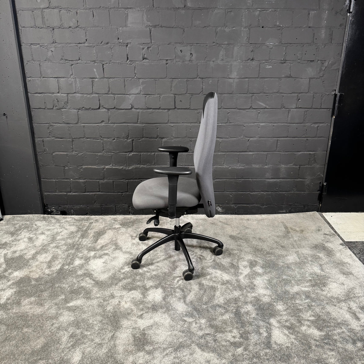 LÖFFLER Ergonomischer Bürodrehstuhl – Grau – Höhenverstellbar – Mit Armlehnen