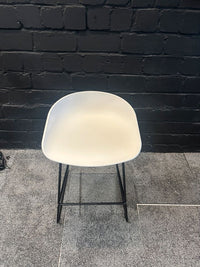 About A Stool AAS 38 Weiß