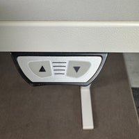 Kinnarps Polaris elektrisch höhenverstellbarer Schreibtisch – Weiß – 180 × 80 cm
