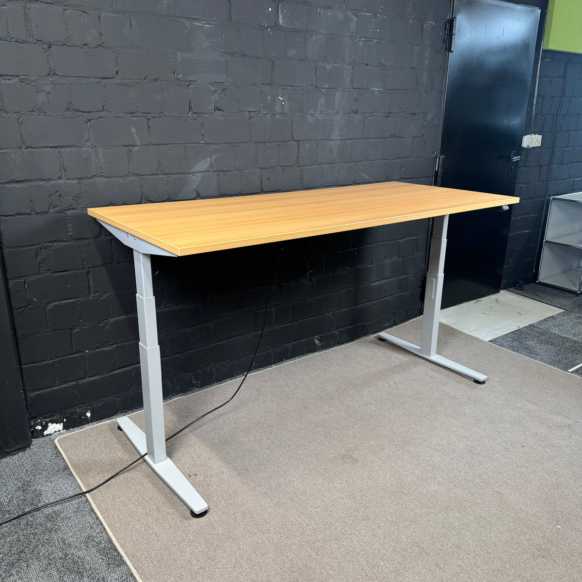 Rösch Office ST Schreibtisch – Elektrisch höhenverstellbar – 180 x 80 cm – Buche / Grau
