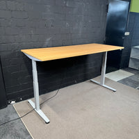 Rösch Office ST Schreibtisch – Elektrisch höhenverstellbar – 180 x 80 cm – Buche / Grau