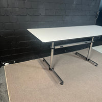 USM Kitos Schreibtisch 175 × 75 cm – Weiß / Chrom
