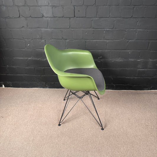 Vitra Eames Armchair DAR