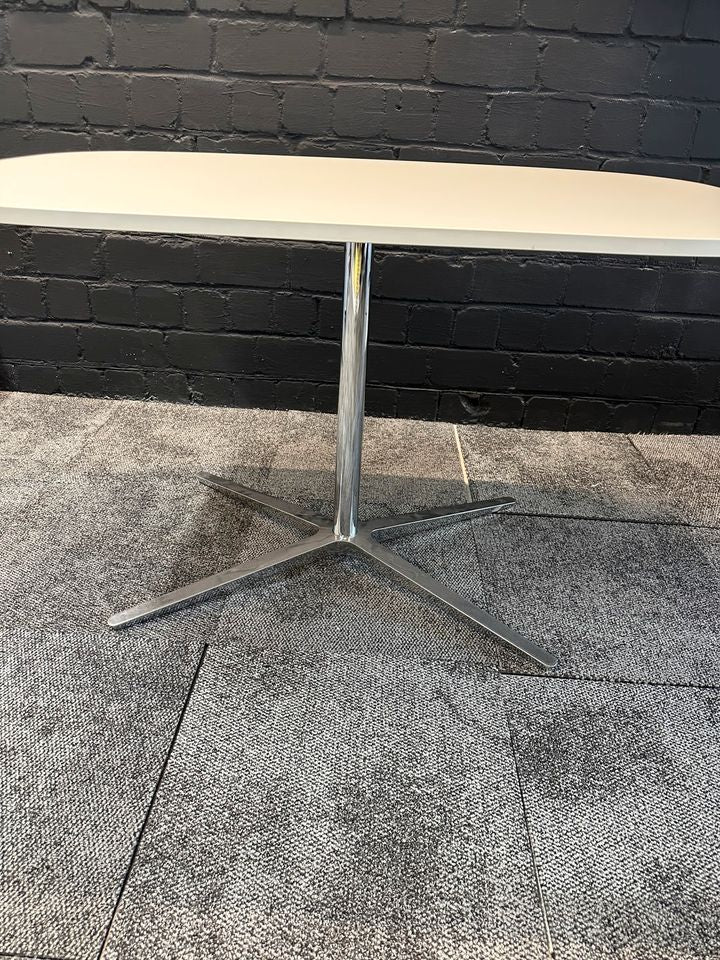 Club Table, 125×80 cm, Weiß