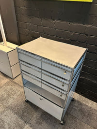Sideboard Mattsilber auf Rollen, Klappe + 6 Schubladen, 75×114 cm