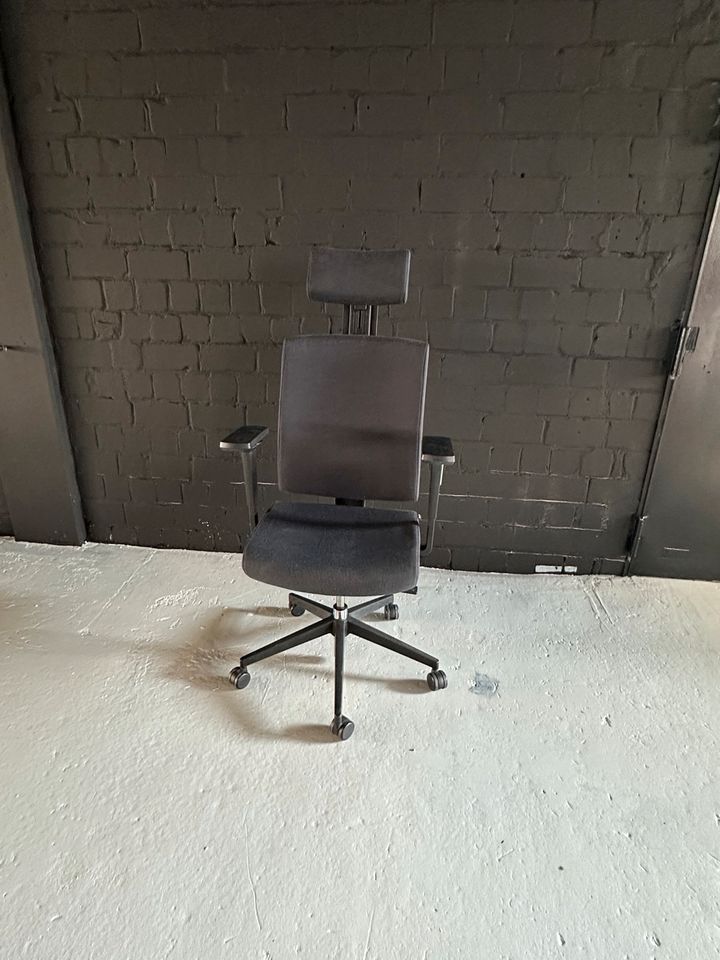 Adjust Bürostuhl mit Kopfstütze