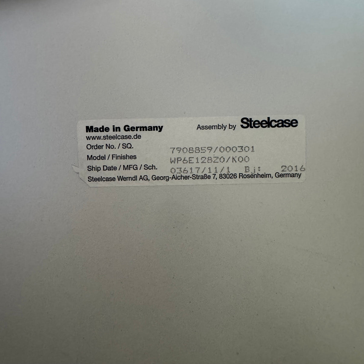 Steelcase elektrisch höhenverstellbarer Schreibtisch 180 x 80 cm – Weiß