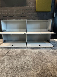 Sideboard Lichtgrau, 4 Klapptüren