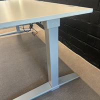 höhenverstellbarer Schreibtisch