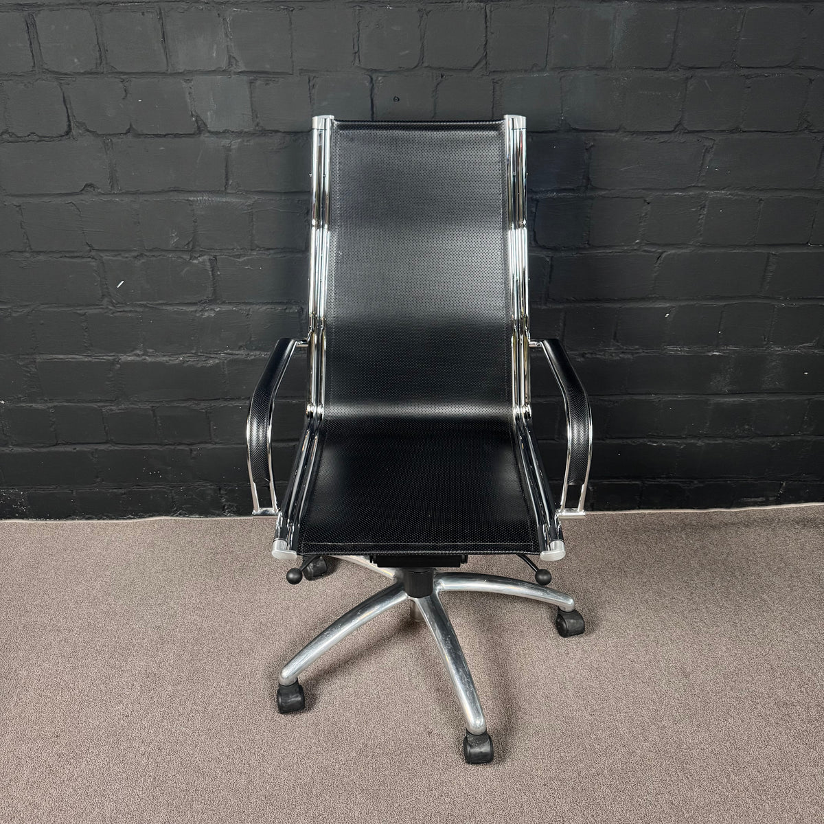 SitLand Of Course / Body Executive Drehstuhl
