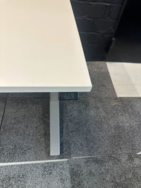Elektrisch höhenverstellbarer Schreibtisch, 160×80 cm