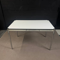 USM Haller Tisch 125 × 75 cm Weiß Chrom – Schreibtisch Bürotisch Designklassiker