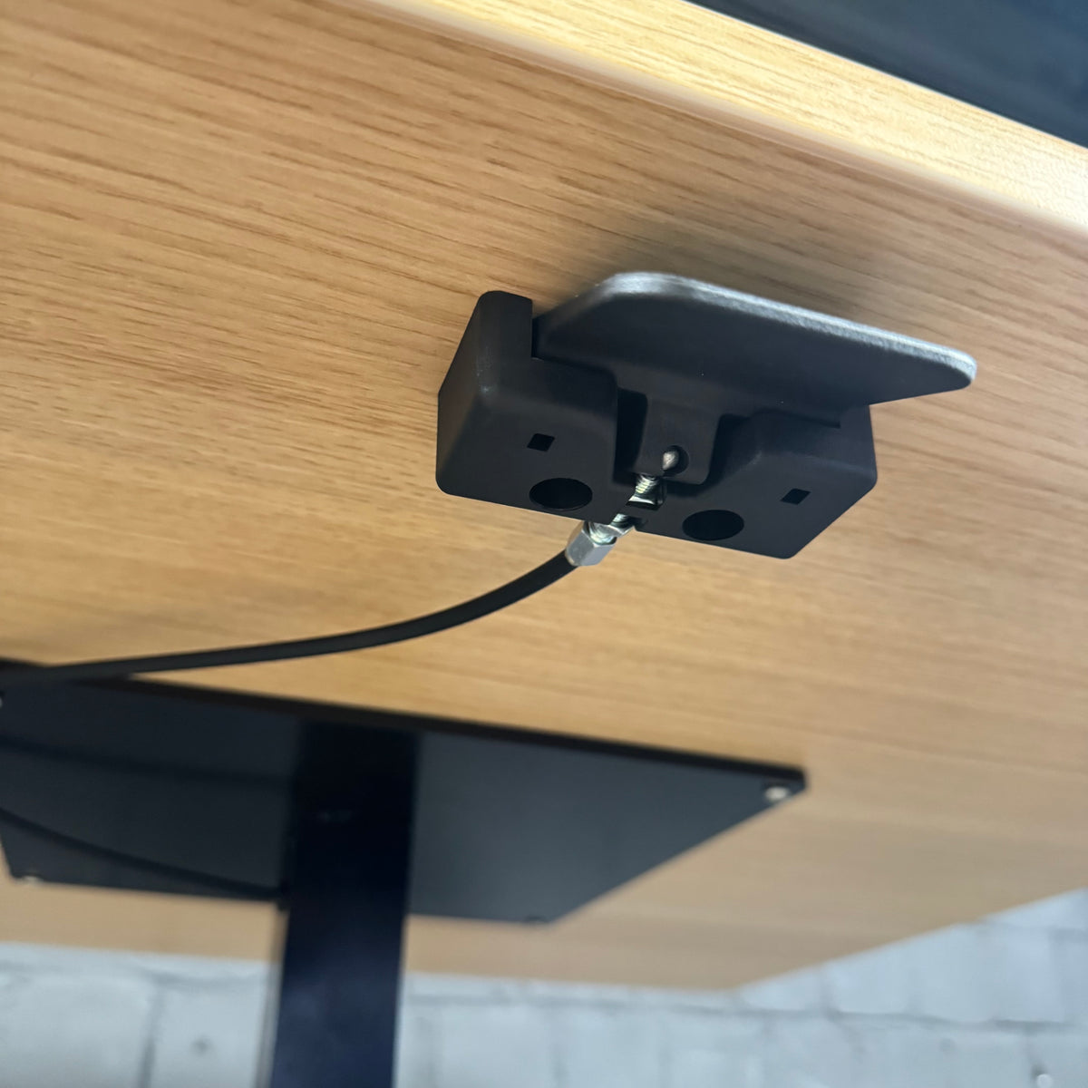 ASSMANN Mobiler Stehtisch – Höhenverstellbar 72–115 cm – Holzoptik – Schwarz – Auf Rollen