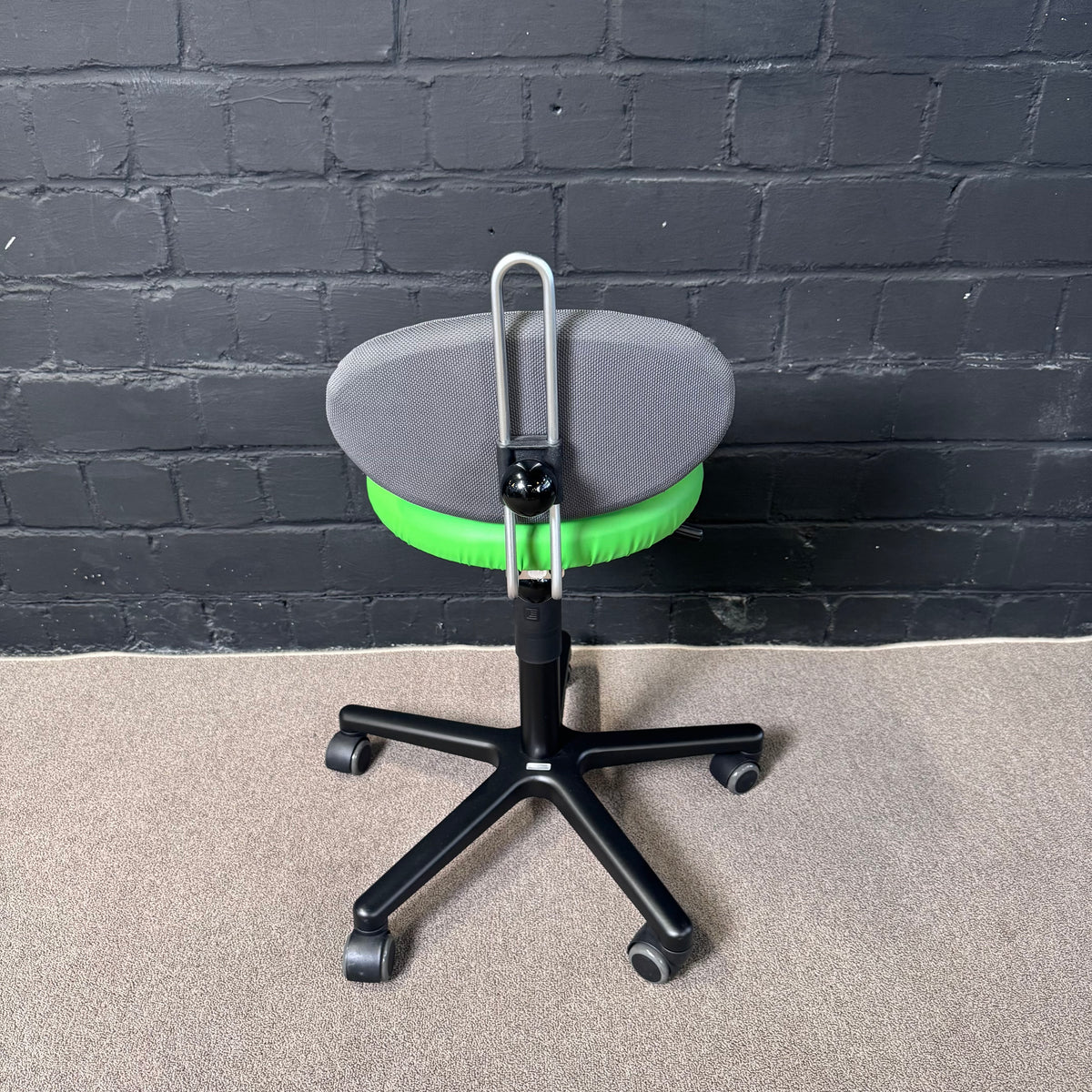 Leitner Ergomöbel Twist Ergonomischer Arbeitshocker grün/grau/schwarz