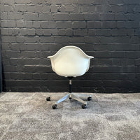 Vitra Eames Plastic Armchair PACC gebraucht - Ansicht 4
