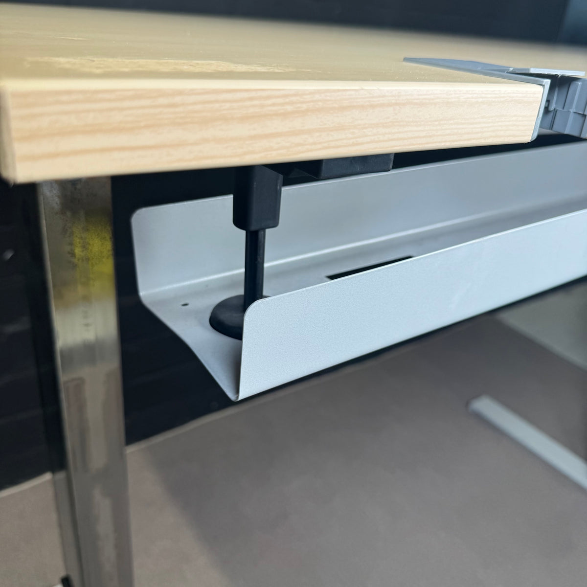 Steelcase Schreibtisch höhenverstellbar 160x80 cm | Gasdruckfeder | Ahorn