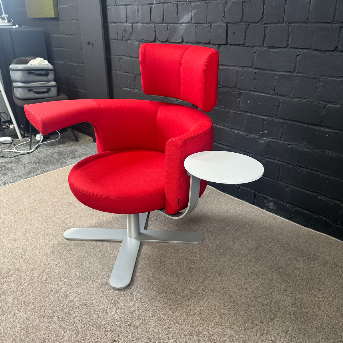 Drabert Hotspot Design Loungesessel – Rot | Kopfstütze & Ablage | code.2.design