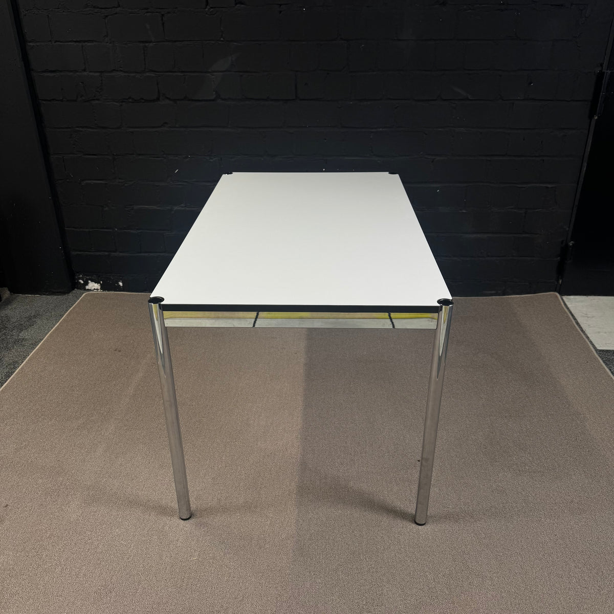 USM Haller Tisch 125 × 75 cm Weiß Chrom – Schreibtisch Bürotisch Designklassiker