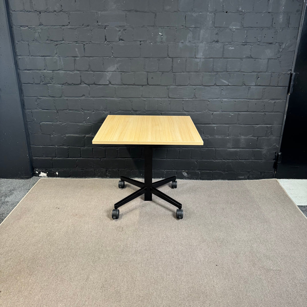 ASSMANN Mobiler Stehtisch – Höhenverstellbar 72–115 cm – Holzoptik – Schwarz – Auf Rollen