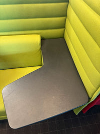 Vitra Alcove Highback Work Sofa Grün
