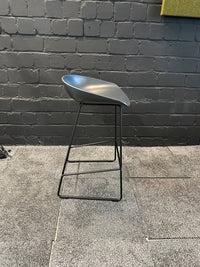 About A Stool AAS 38 Grau