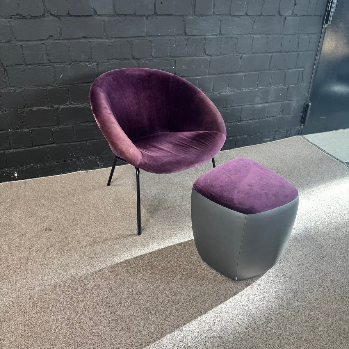 Walter Knoll 369-10 Design Sessel mit Seating Stones Hocker – Aubergine / Violett