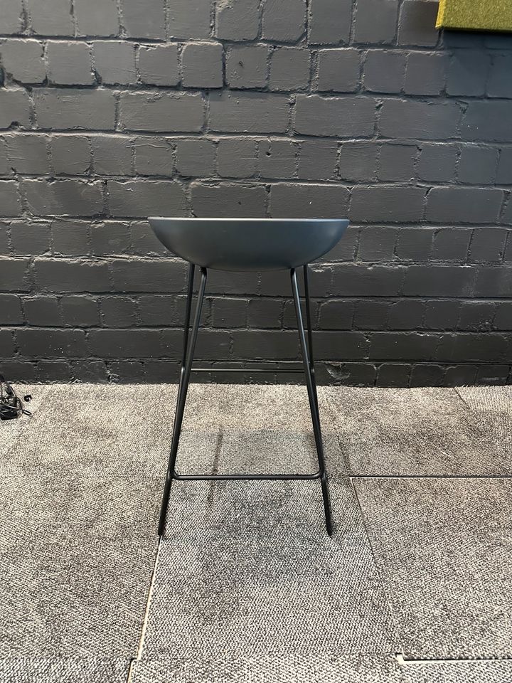 About A Stool AAS 38 Grau