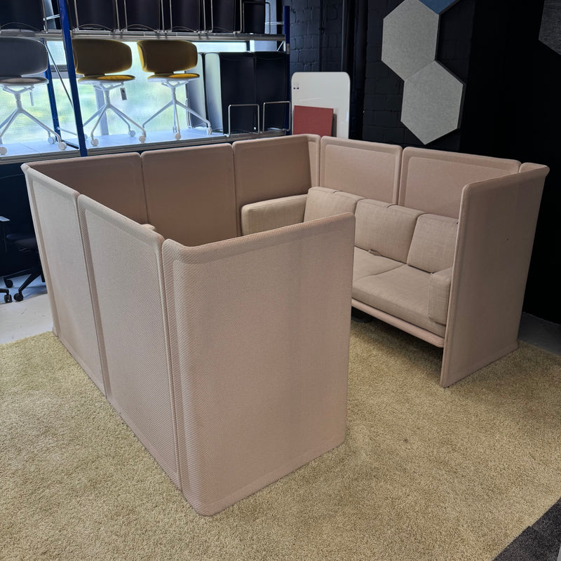 Steelcase Coalesse Lagunitas Doppel-Lounge-System – Zwei verbundene 3-Sitzer mit Akustikwand