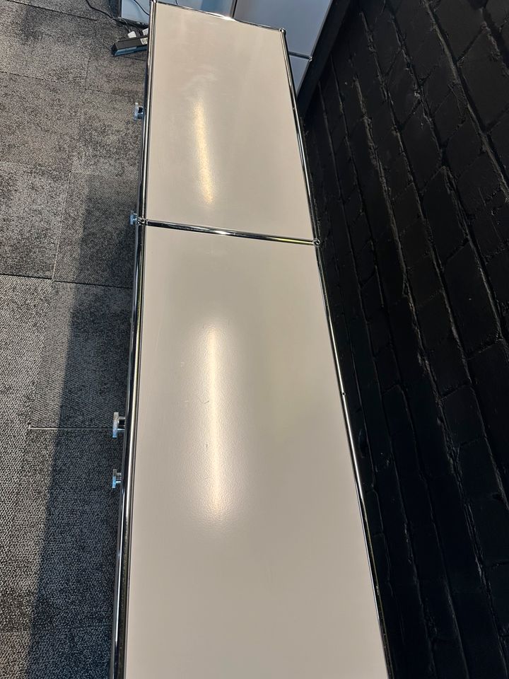 Sideboard Lichtgrau, 4 Klapptüren