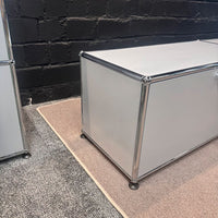 USM Haller Sideboard, Mattsilber, 3 Klappen