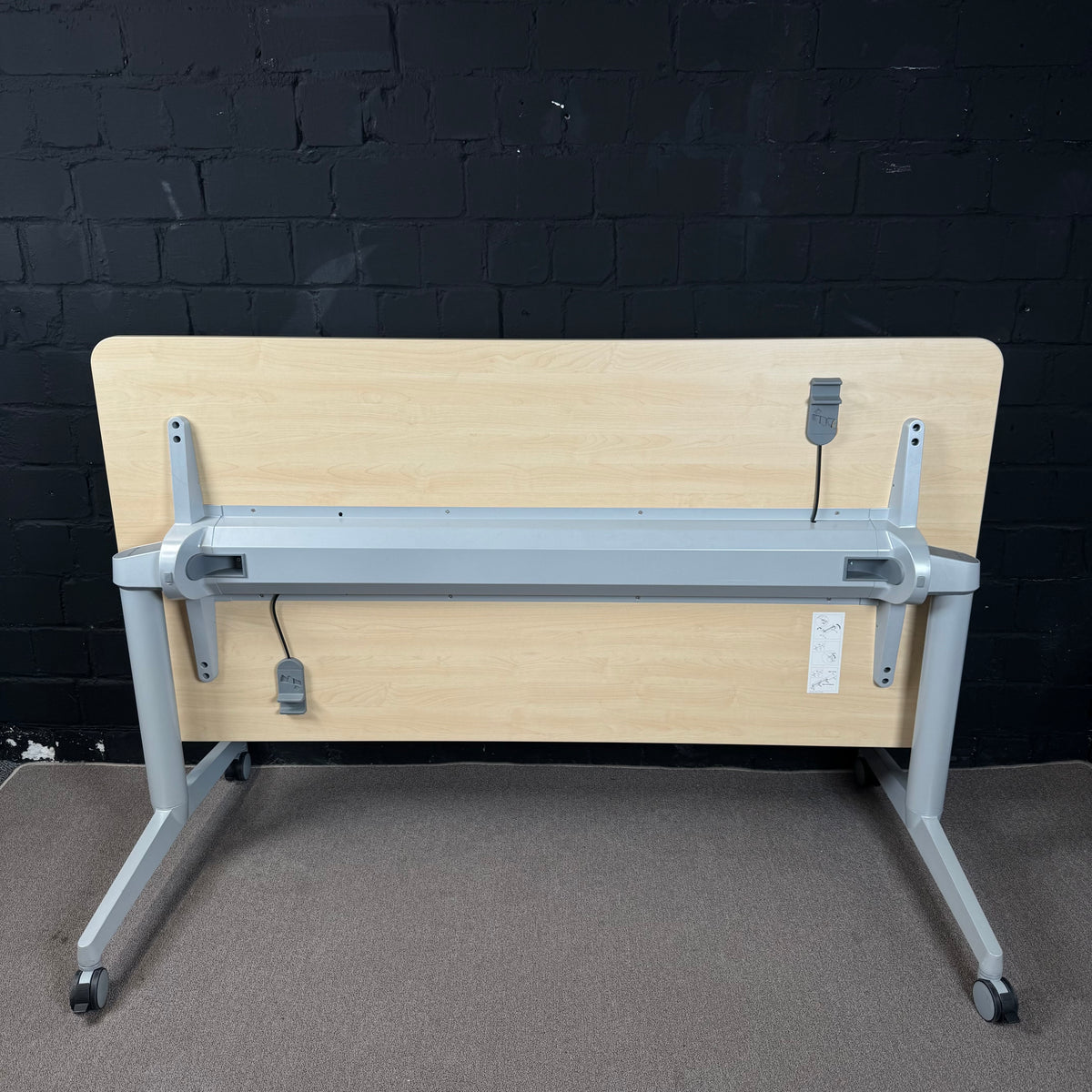 Steelcase FlipTop Twin (160 x 80 x 74 cm) – Mobiler Konferenz- und Schulungstisch in Ahorn