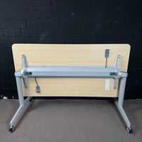 Steelcase FlipTop Twin (160 x 80 x 74 cm) – Mobiler Konferenz- und Schulungstisch in Ahorn
